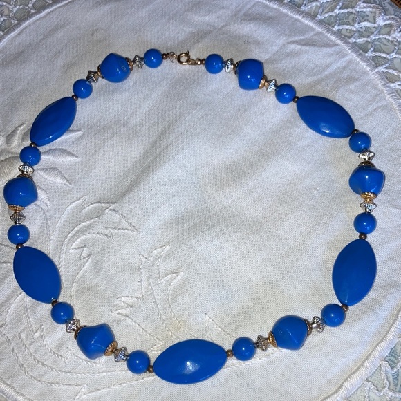VINTAGE bright blue plastic beads w/gt and st spacers. Lobster claw close $35 - Picture 4 of 5
